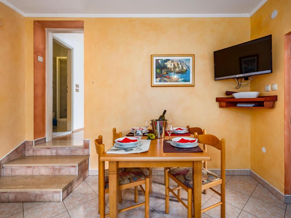 Holiday Home Hacienda - Pzn316 By Interhome Tinjan Ngoại thất bức ảnh